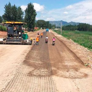 鋼塑土工格柵施工現(xiàn)場